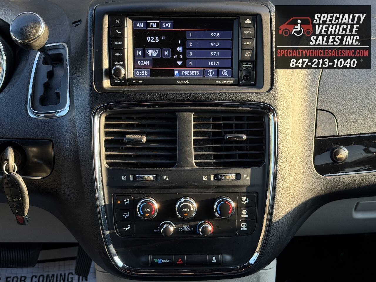 Used 2018 Dodge Grand Caravan SXT FWD image 38