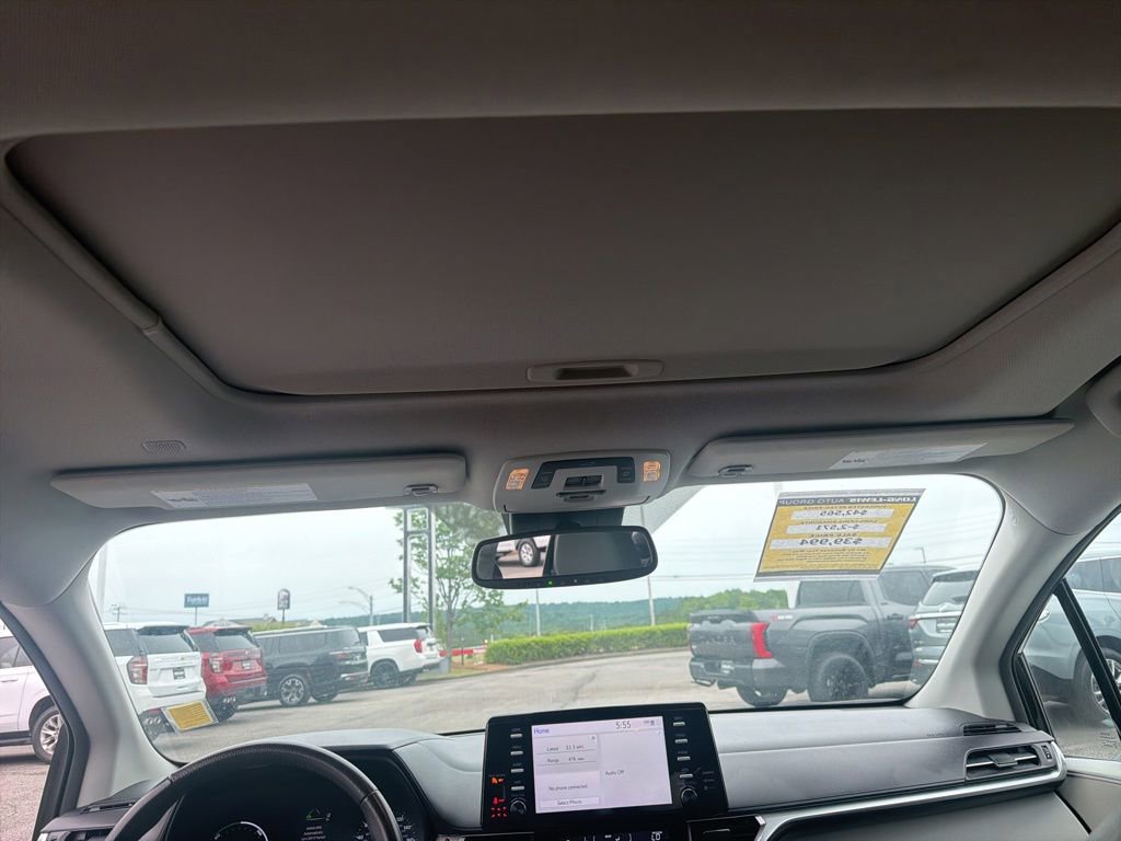Used 2024 Toyota Sienna XLE FWD image 16