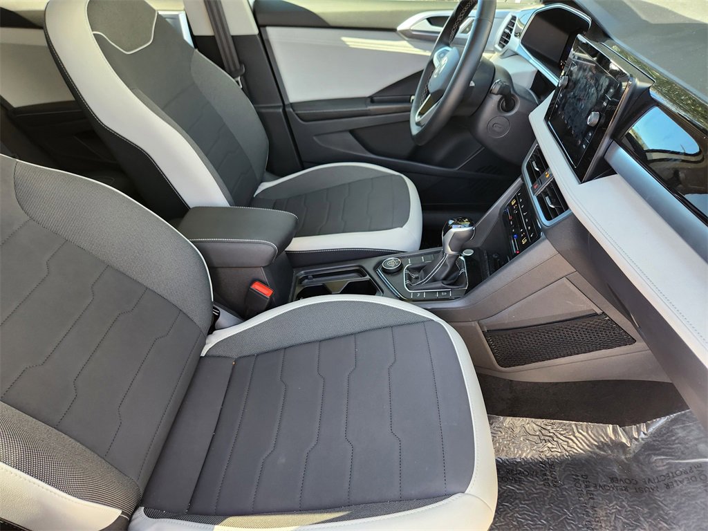 Used 2025 Volkswagen Taos SE image 18