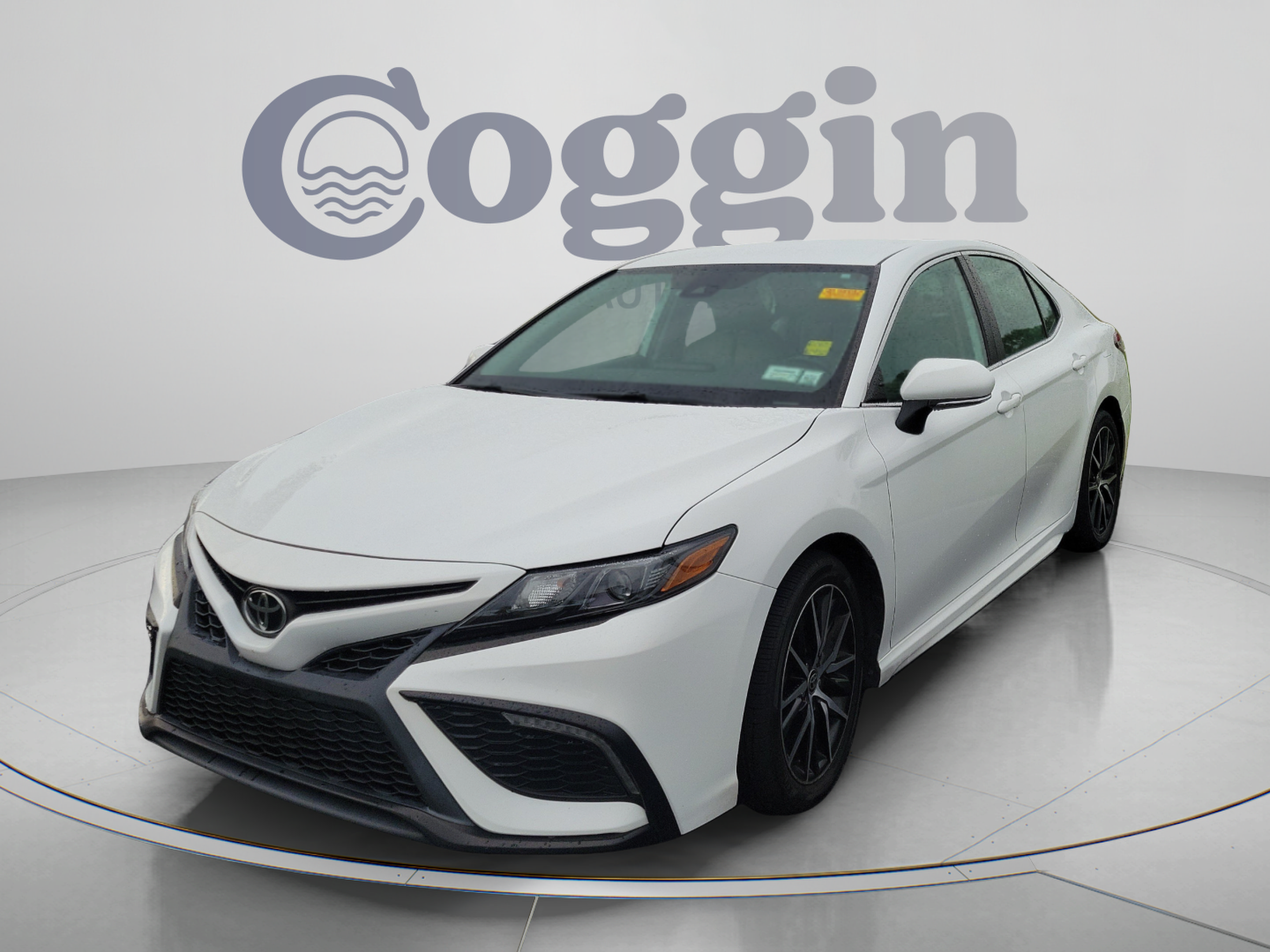 Used 2023 Toyota Camry SE AWD/4WD image 2