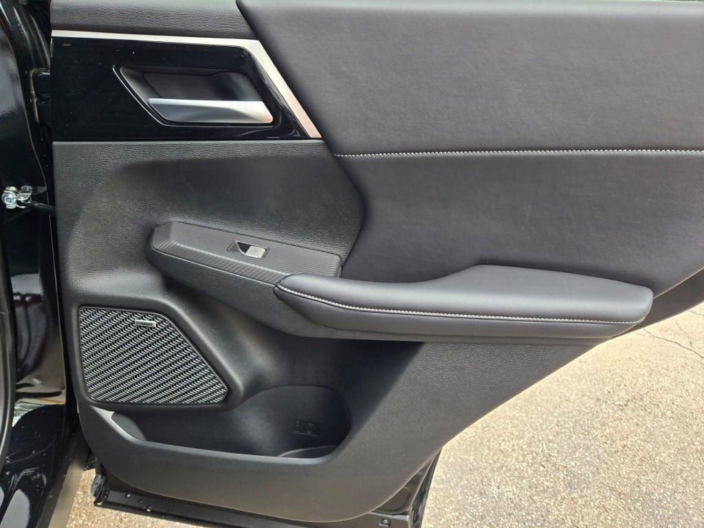 New 2025 Mitsubishi Outlander SE image 30