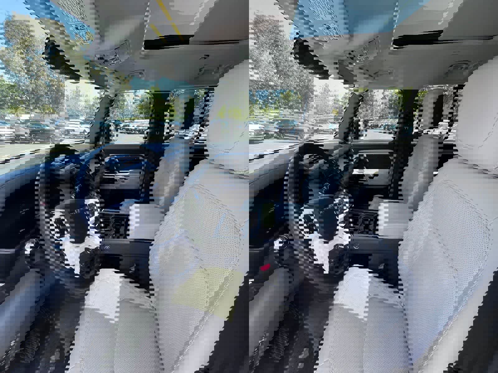 Used 2023 Land Rover Defender 130 SE image 7