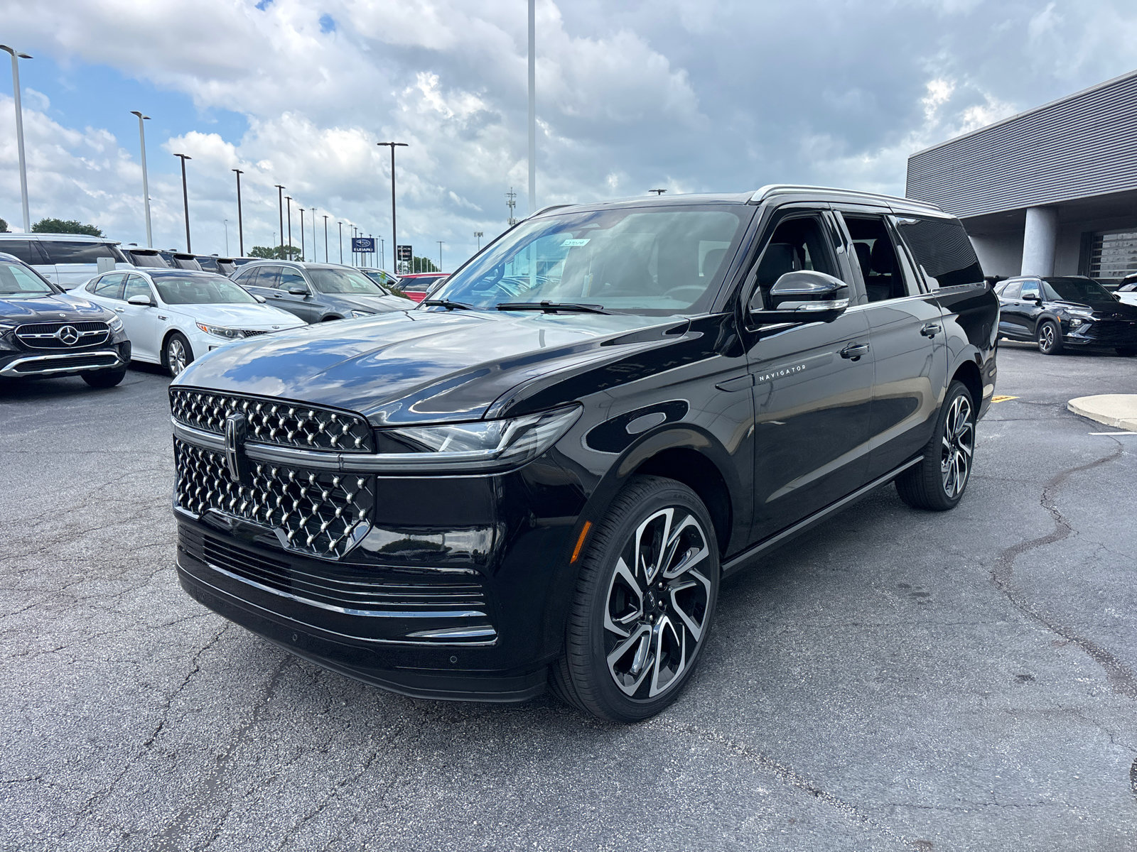 New 2027 Lincoln Navigator L Black Label AWD/4WD image 3
