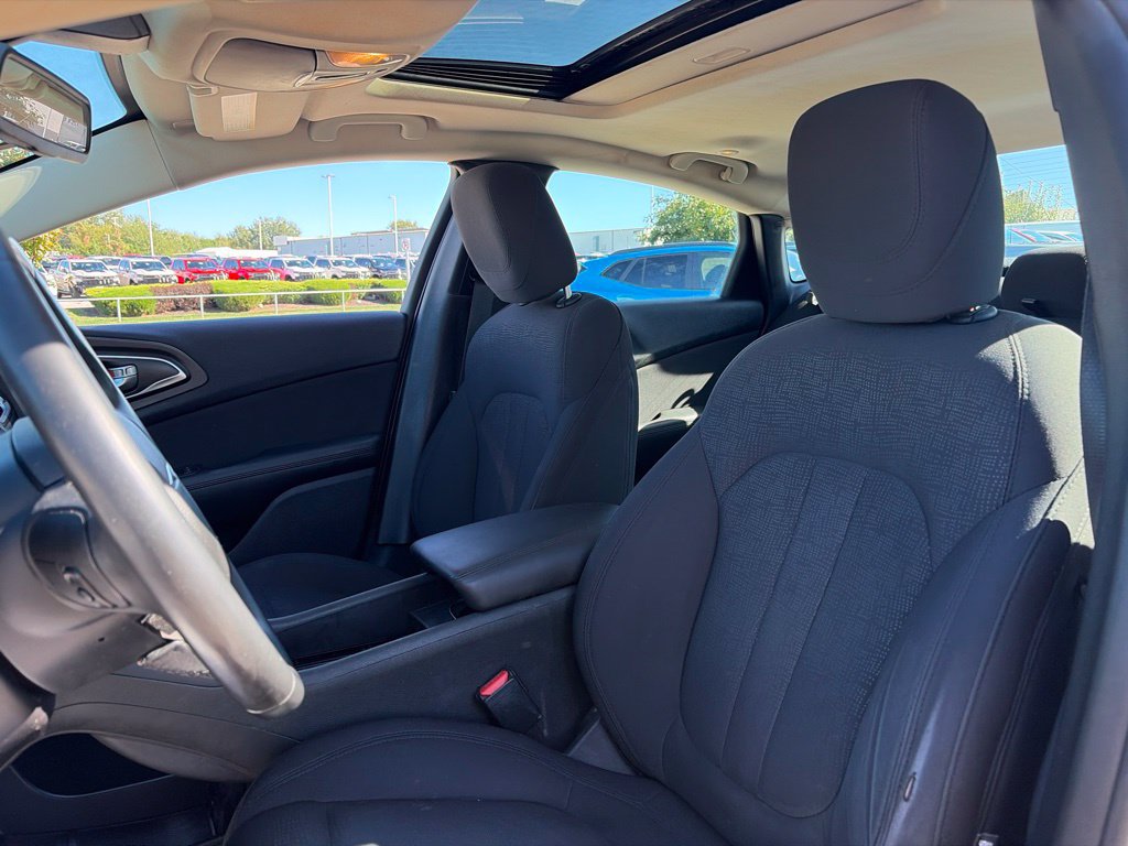 Used 2015 Chrysler 200 Limited w/ Convenience Group FWD image 40