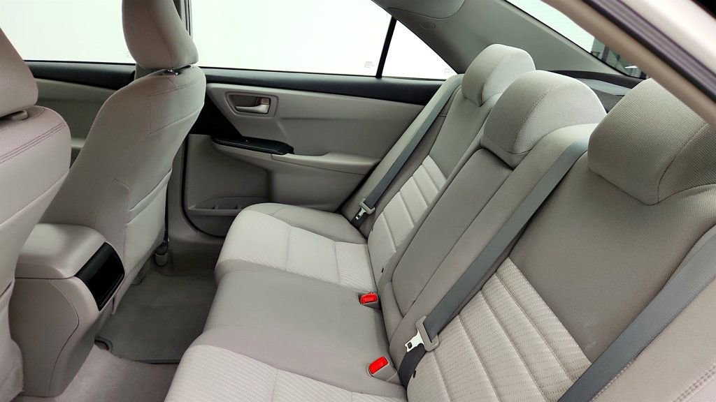 Used 2015 Toyota Camry LE FWD image 20
