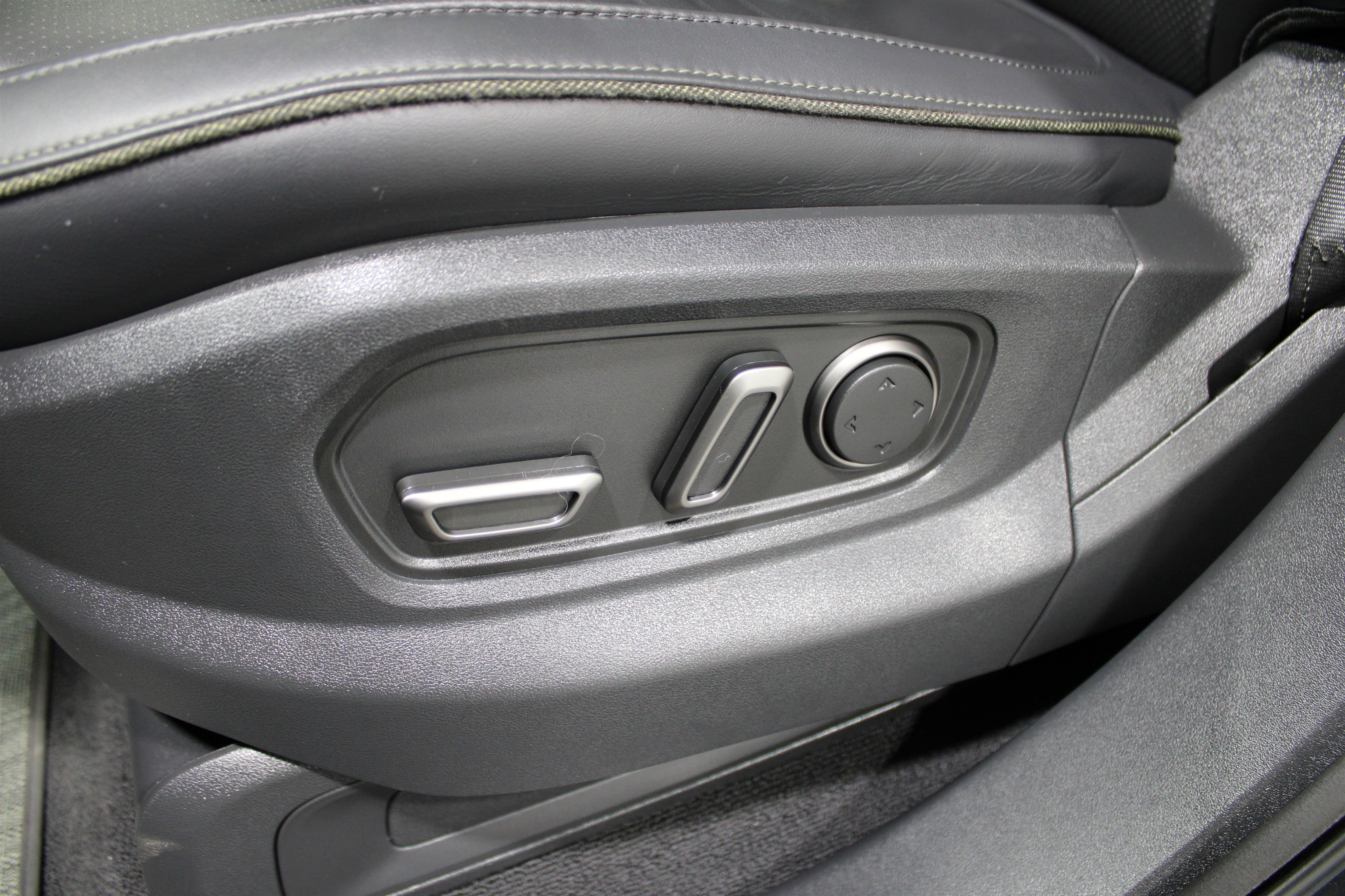 Used 2024 Rivian R1S Adventure image 4