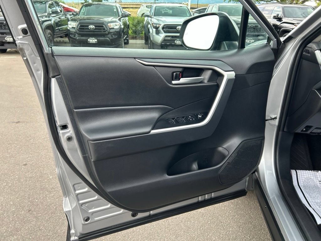 Used 2025 Toyota RAV4 XLE AWD/4WD image 19