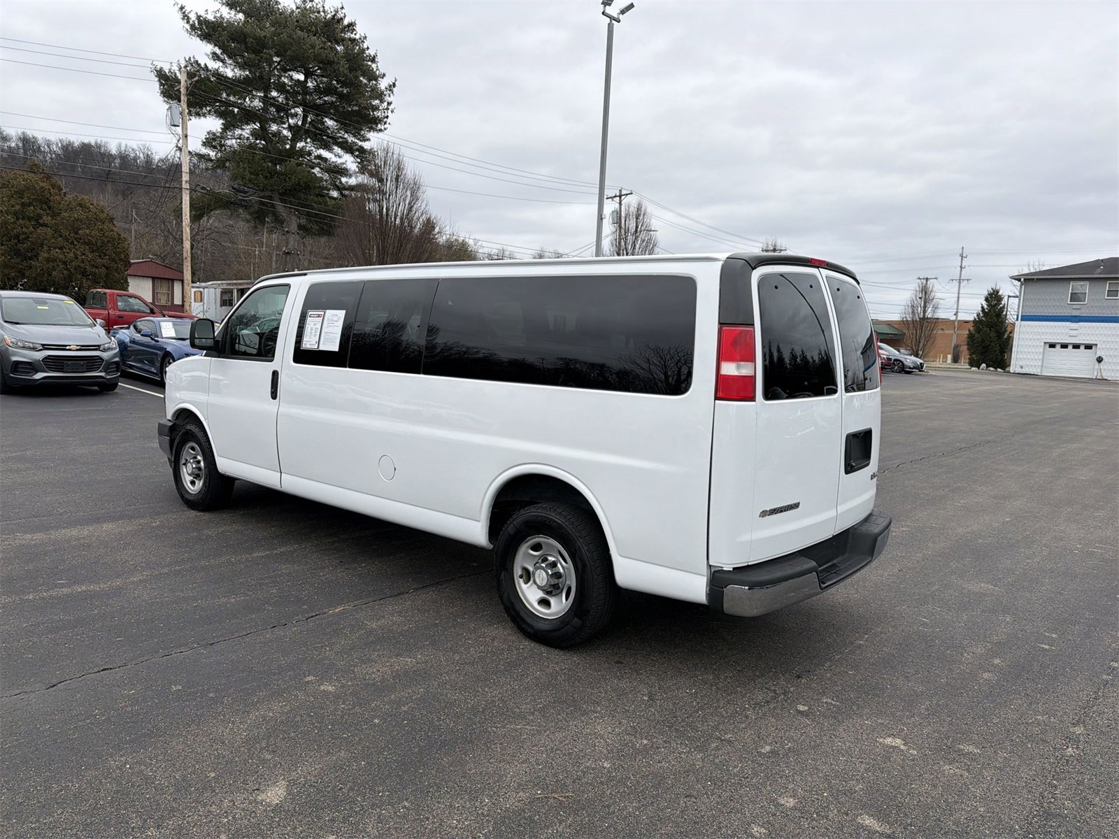 Used 2017 Chevrolet Express 3500 LT w/ LT Preferred Equipment Group image 6