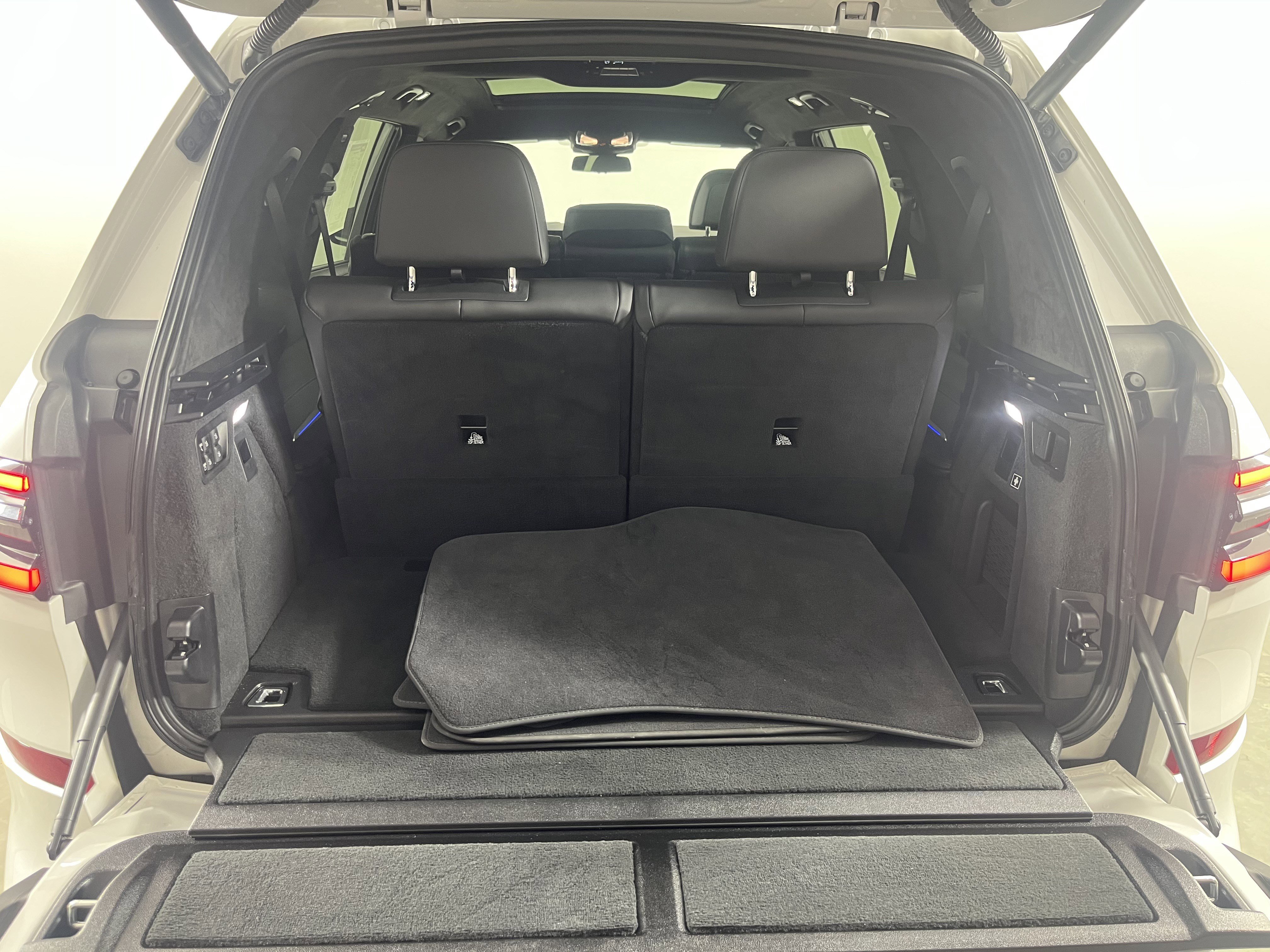 Used 2023 BMW X7 xDrive40i w/ M Sport Package image 28