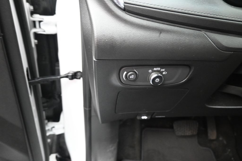 Used 2024 Buick Encore GX Sport Touring FWD image 9
