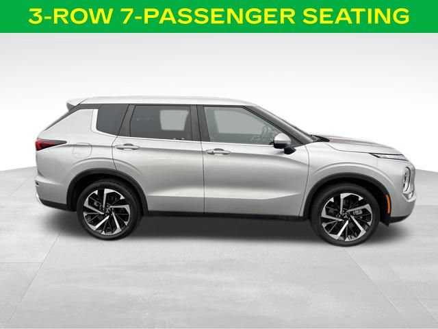 Used 2024 Mitsubishi Outlander SE AWD/4WD image 3
