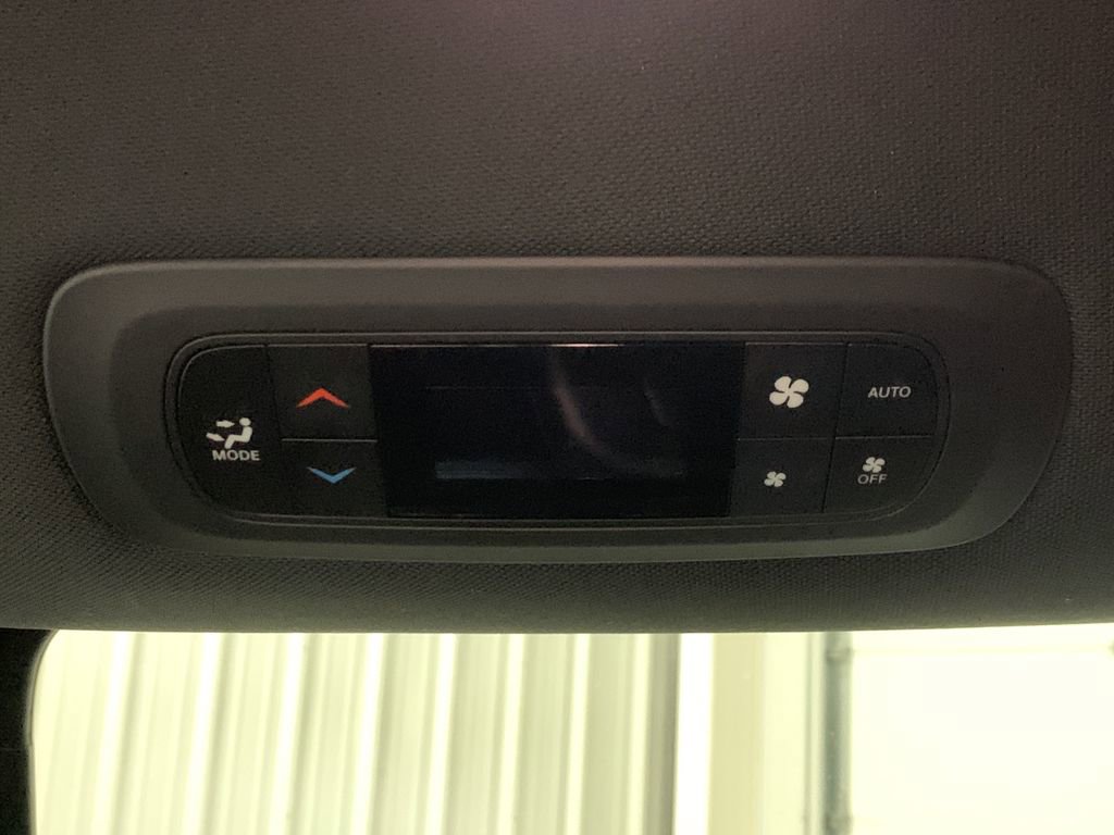 Used 2023 Chrysler Pacifica Touring-L FWD image 21
