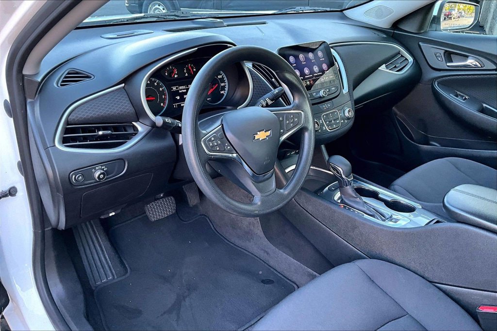 Used 2024 Chevrolet Malibu LT FWD image 13