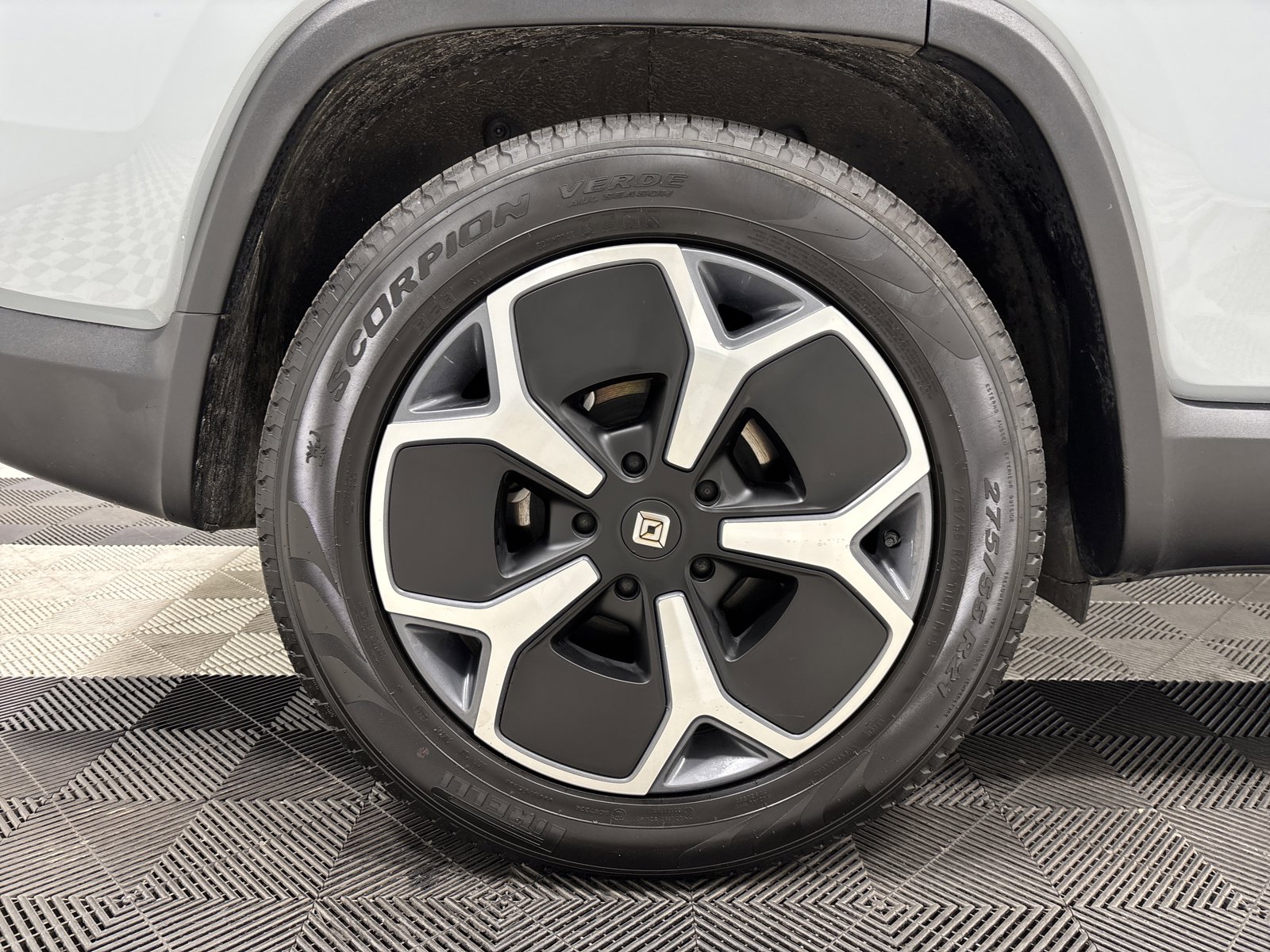 Used 2024 Rivian R1S Adventure AWD/4WD image 12