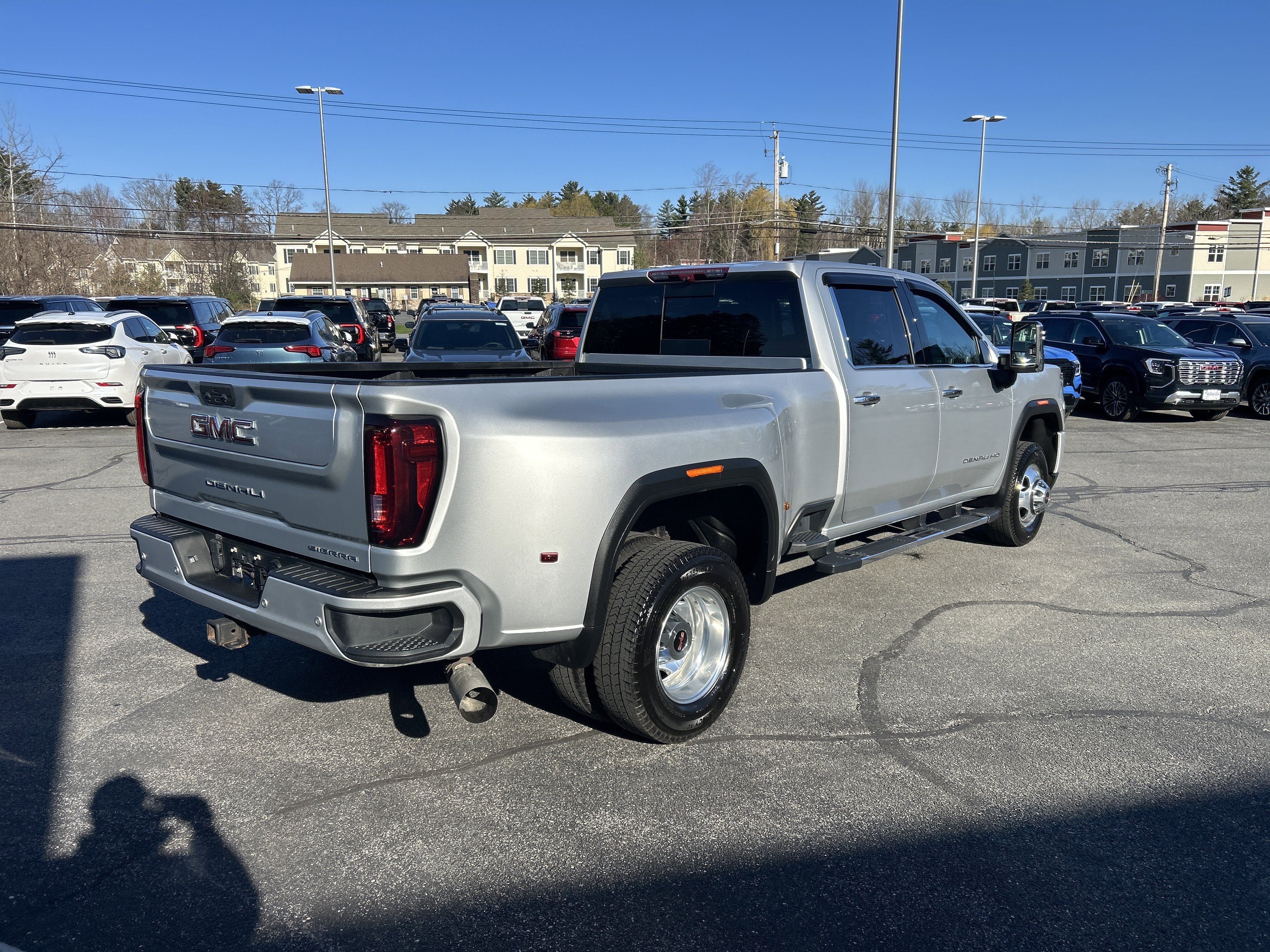 Used 2023 GMC Sierra 3500 Denali w/ Denali Ultimate Package image 11