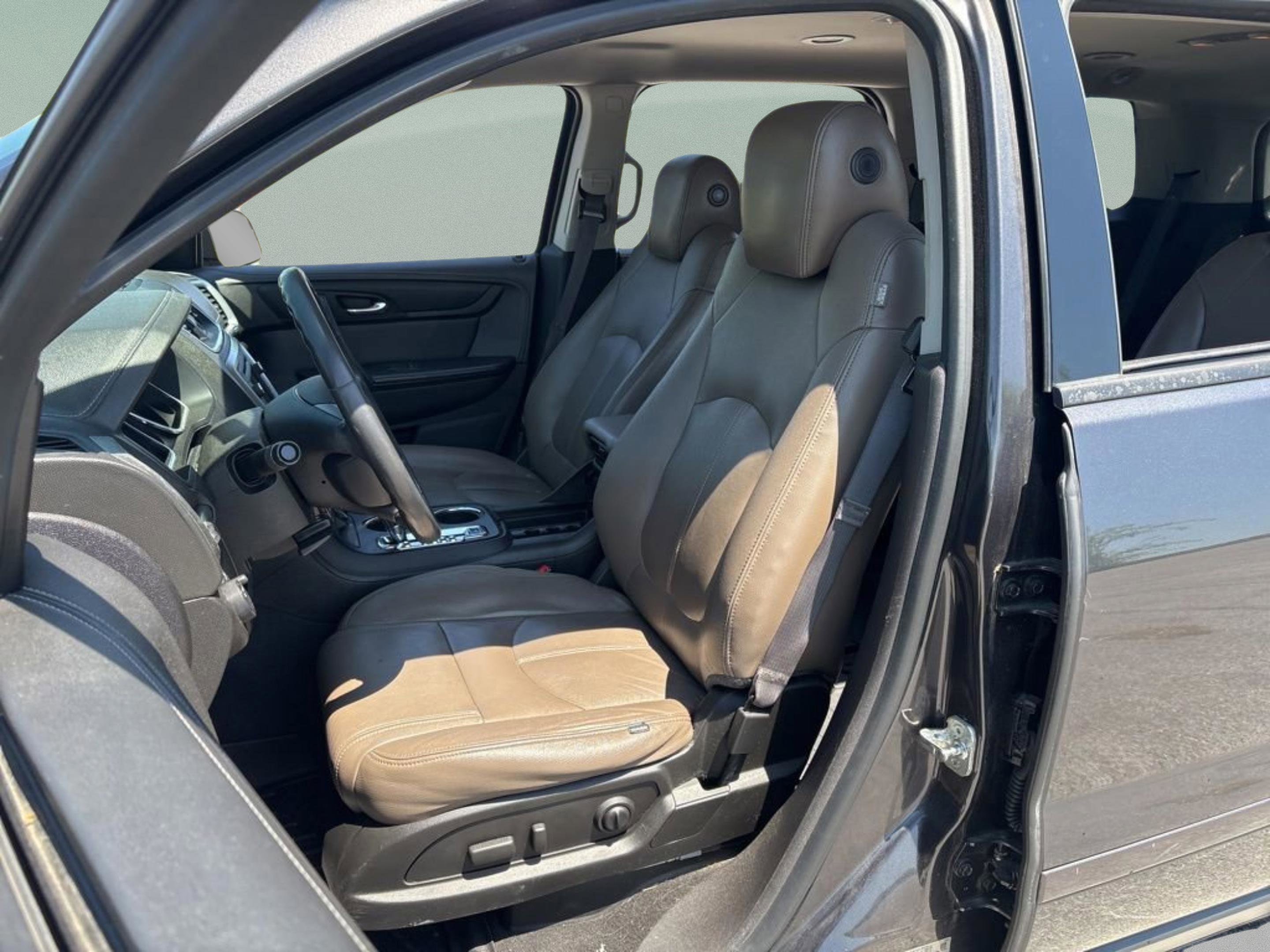 Used 2014 GMC Acadia SLE image 25