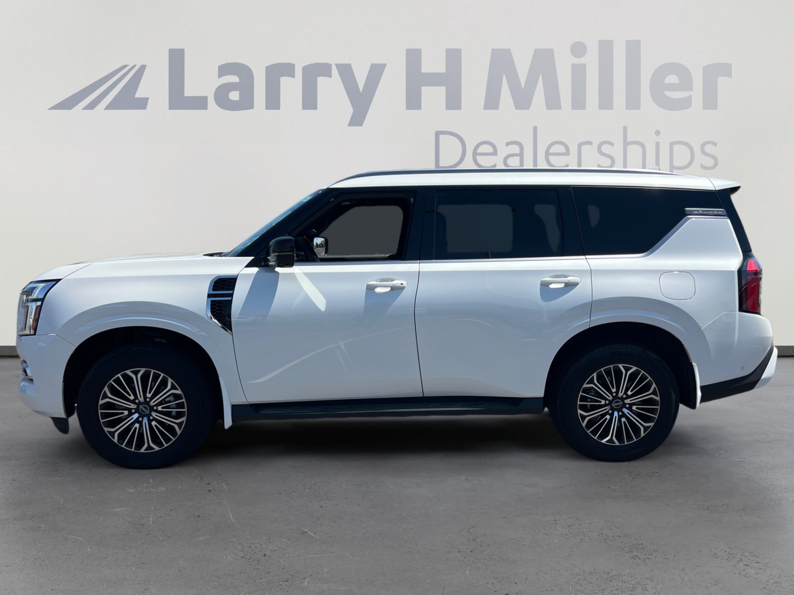 New 2026 Nissan Armada SL w/ Captain's Chari Seat Package AWD/4WD image 2