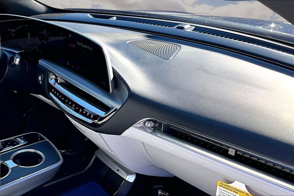 Certified 2024 Cadillac Lyriq Luxury RWD image 25