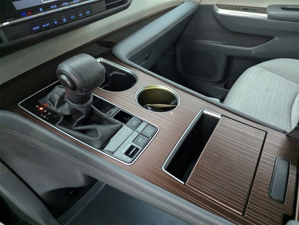 Used 2024 Toyota Sienna LE image 25