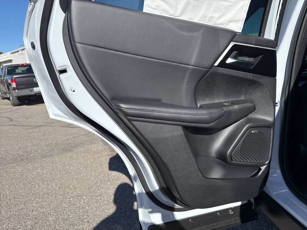 New 2025 Mitsubishi Outlander SE image 29