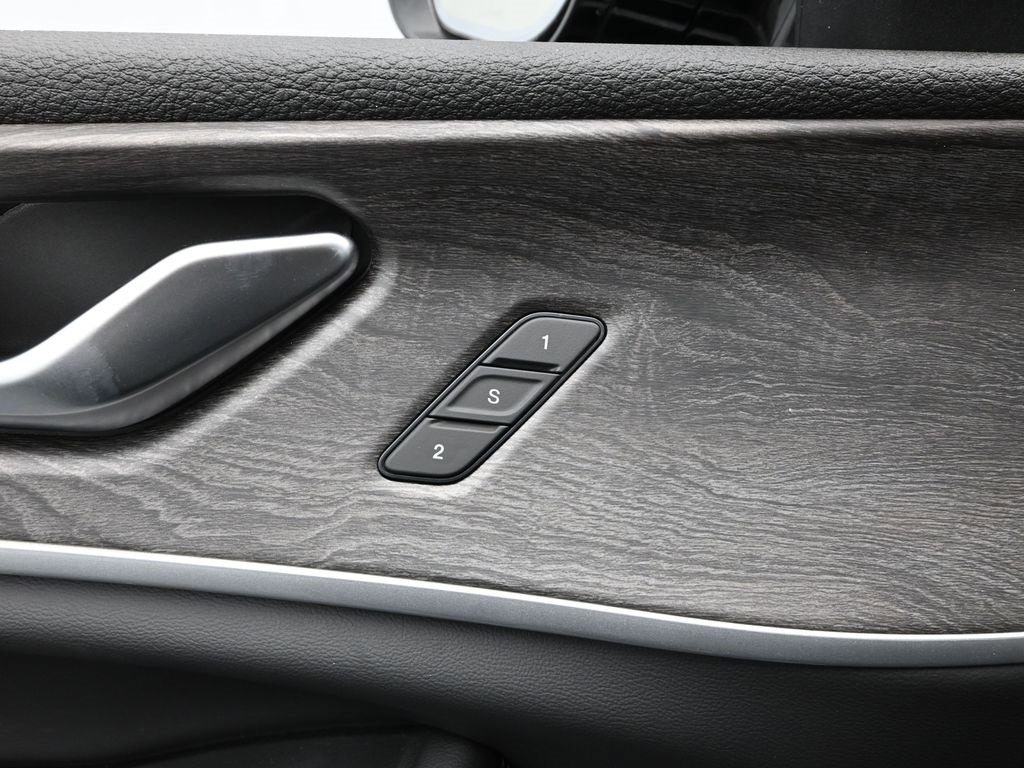 Used 2025 Jeep Grand Cherokee Limited 4xe image 11