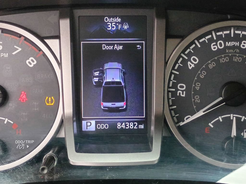 Used 2016 Toyota Tacoma SR5 w/ SR5 Appearance Package (SN) image 20