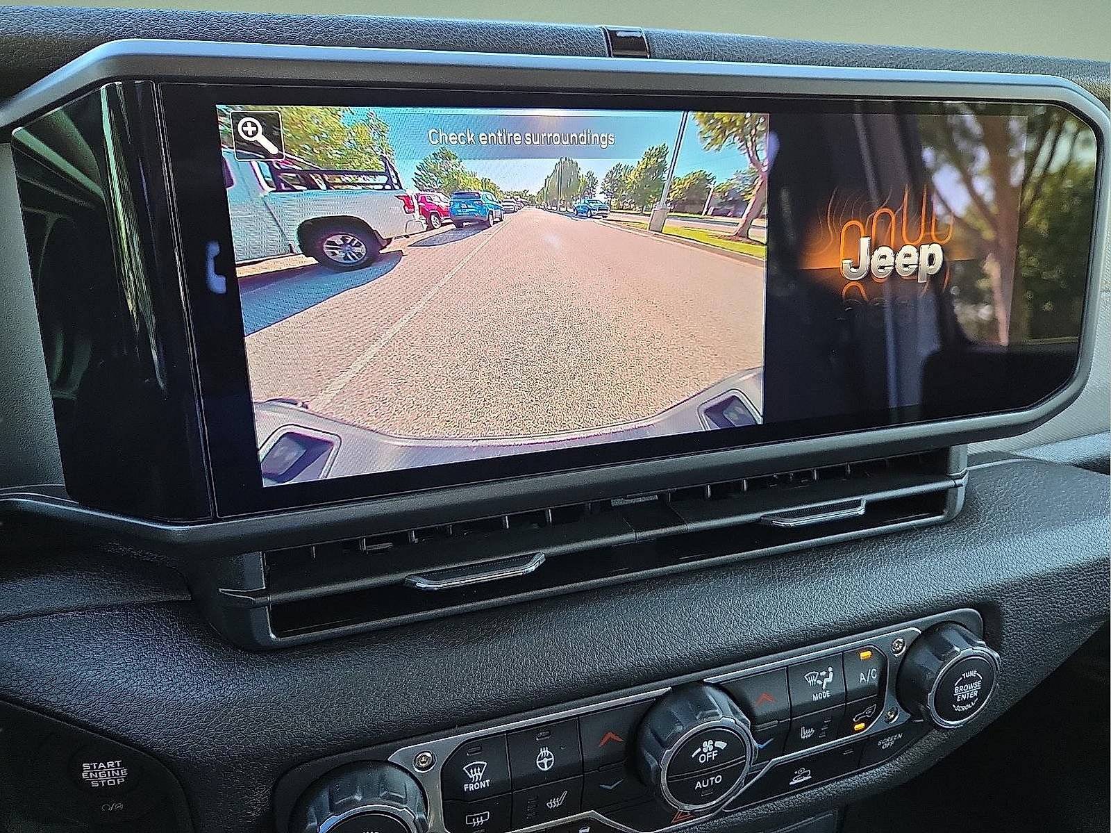 Used 2025 Jeep Gladiator Sport AWD/4WD image 18
