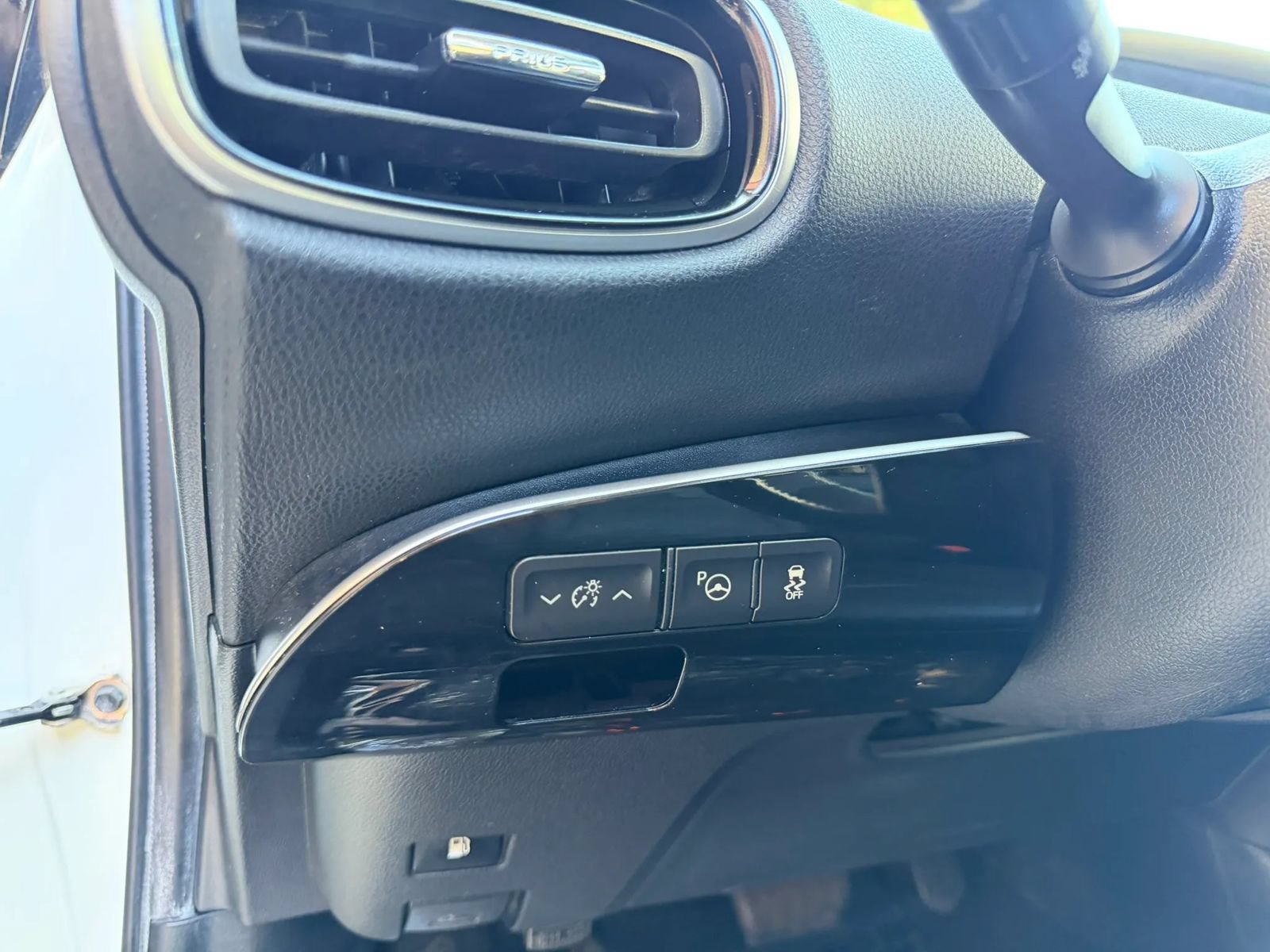 Used 2017 Toyota Prius Four w/ Premium Convenience Package FWD image 10
