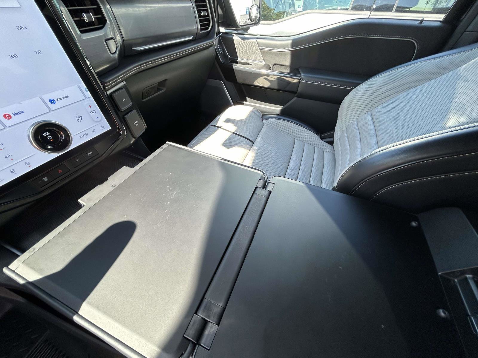 Used 2023 Ford F150 Lightning Platinum image 26