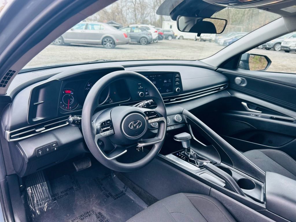 Used 2021 Hyundai Elantra SE image 25