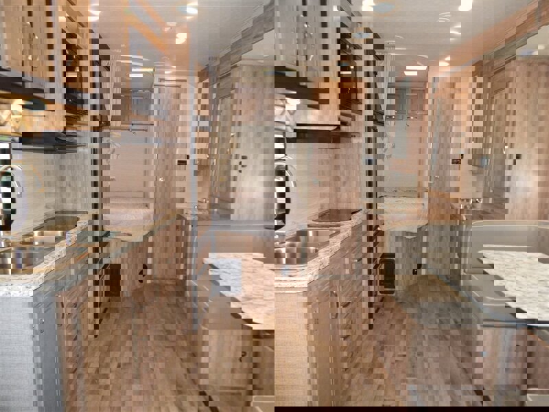 Used 2020 Chevrolet Express 4500 w/ RV Package image 37