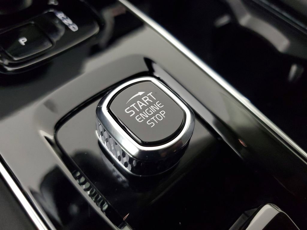 Certified 2025 Volvo XC90 B6 Core w/ Climate Package image 36