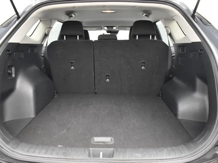 Used 2025 Kia Sportage LX image 16