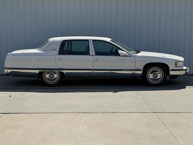 Used 1996 Cadillac Fleetwood Brougham RWD image 3