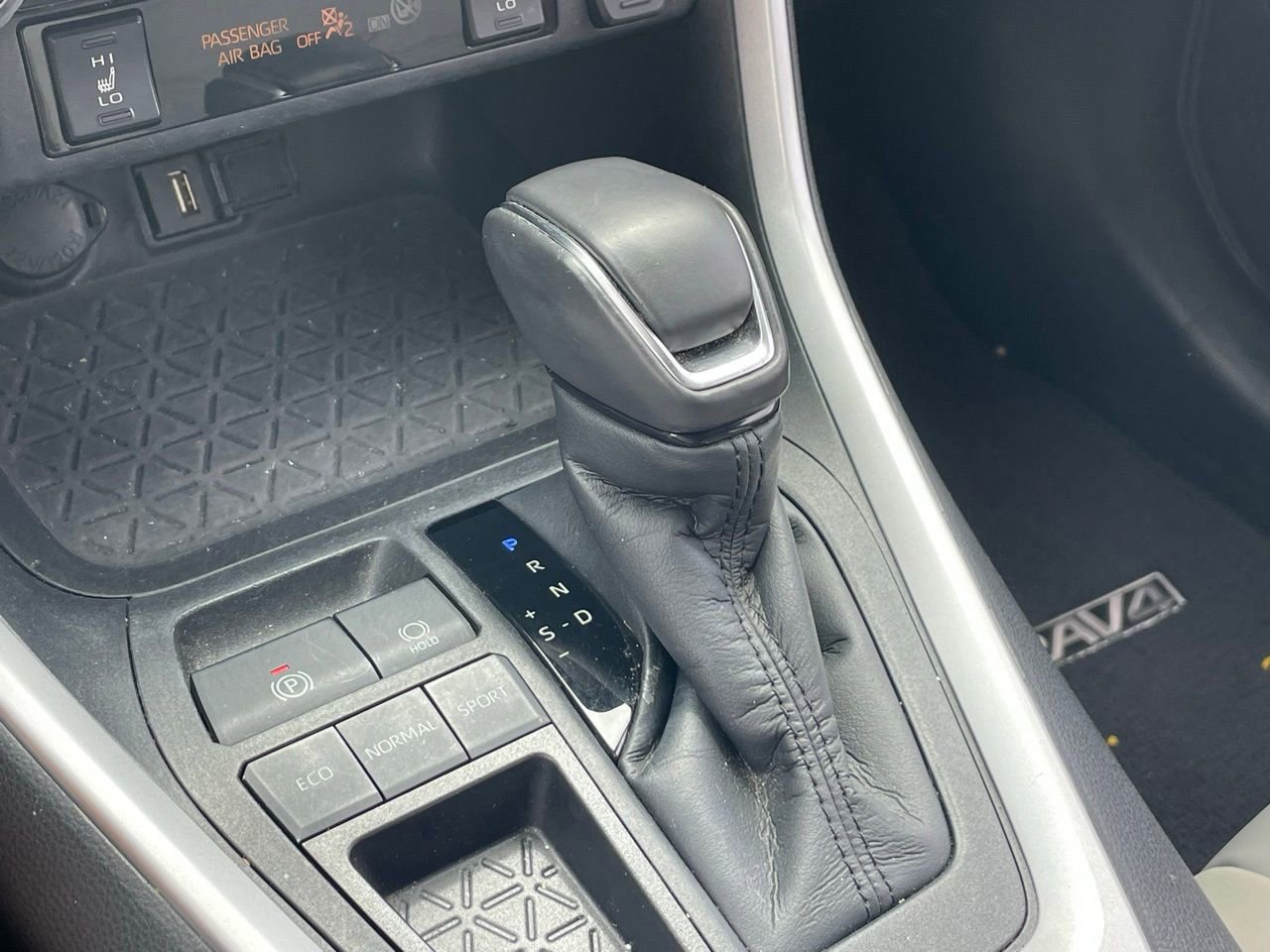 Used 2021 Toyota RAV4 XLE Premium FWD image 8