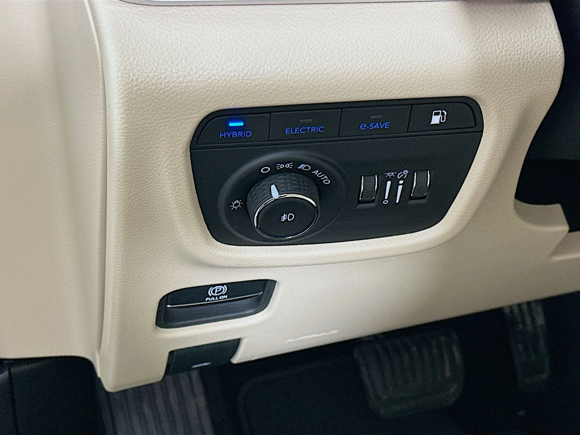 Used 2023 Jeep Grand Cherokee 4WD 4xe image 17