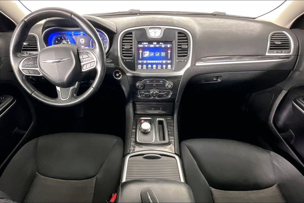 Used 2019 Chrysler 300 Touring w/ Sport Appearance Package image 20