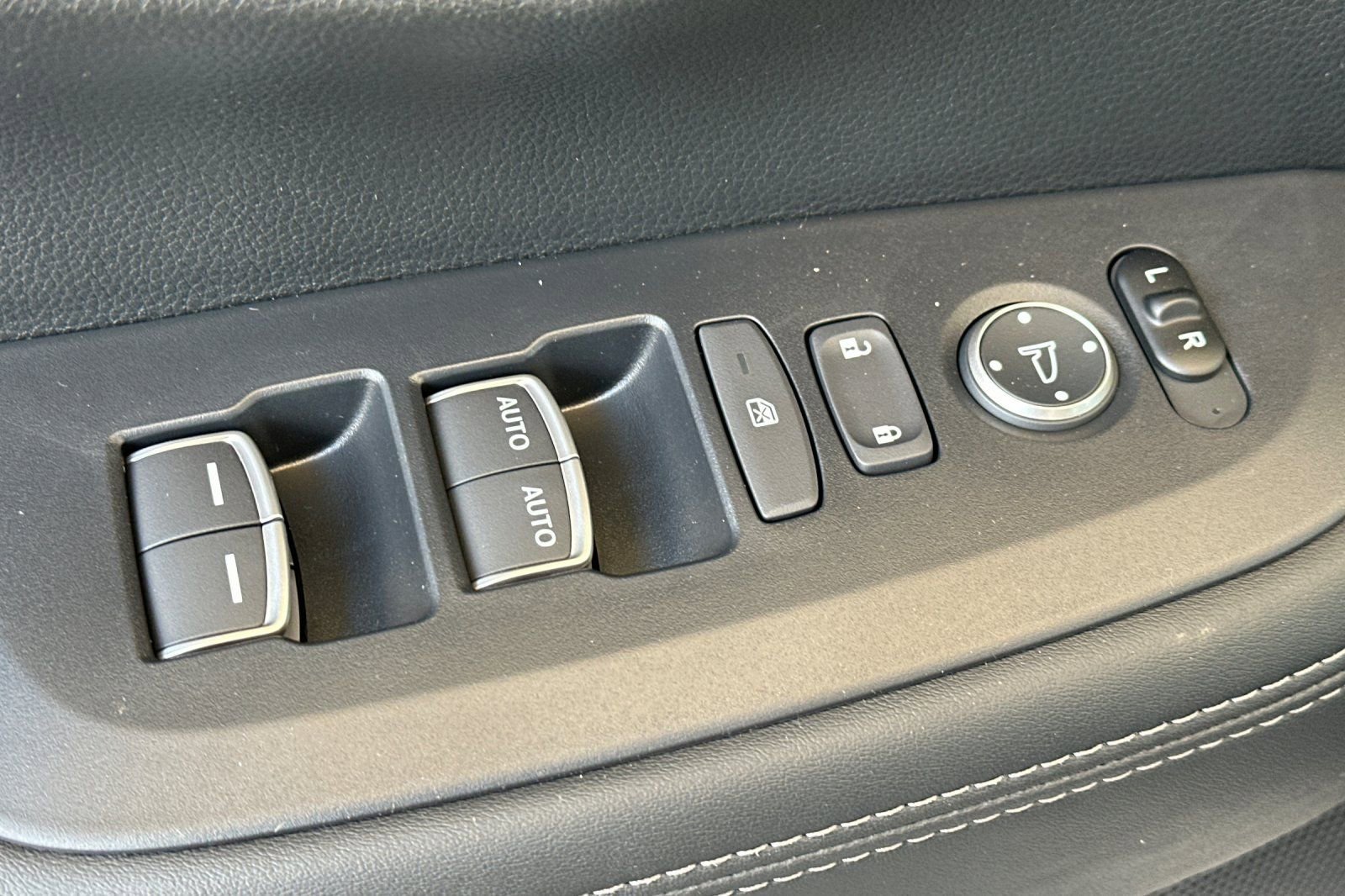 New 2026 Honda HR-V EX-L image 12