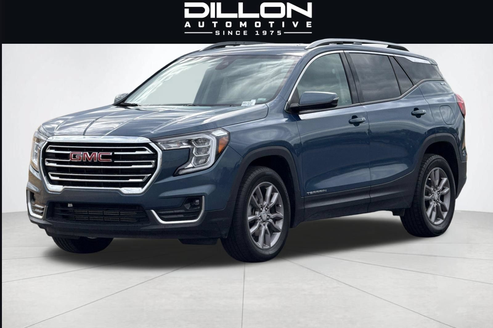 Used 2024 GMC Terrain SLT AWD/4WD image 8