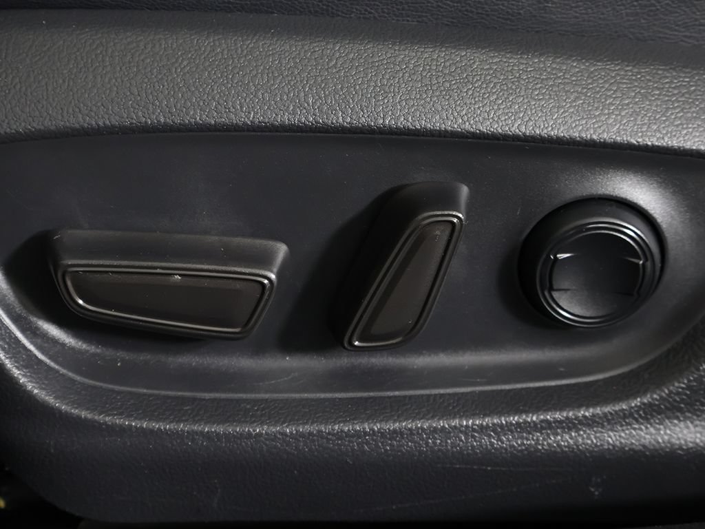 Used 2019 Toyota Avalon XLE w/ Moonroof Package FWD image 33