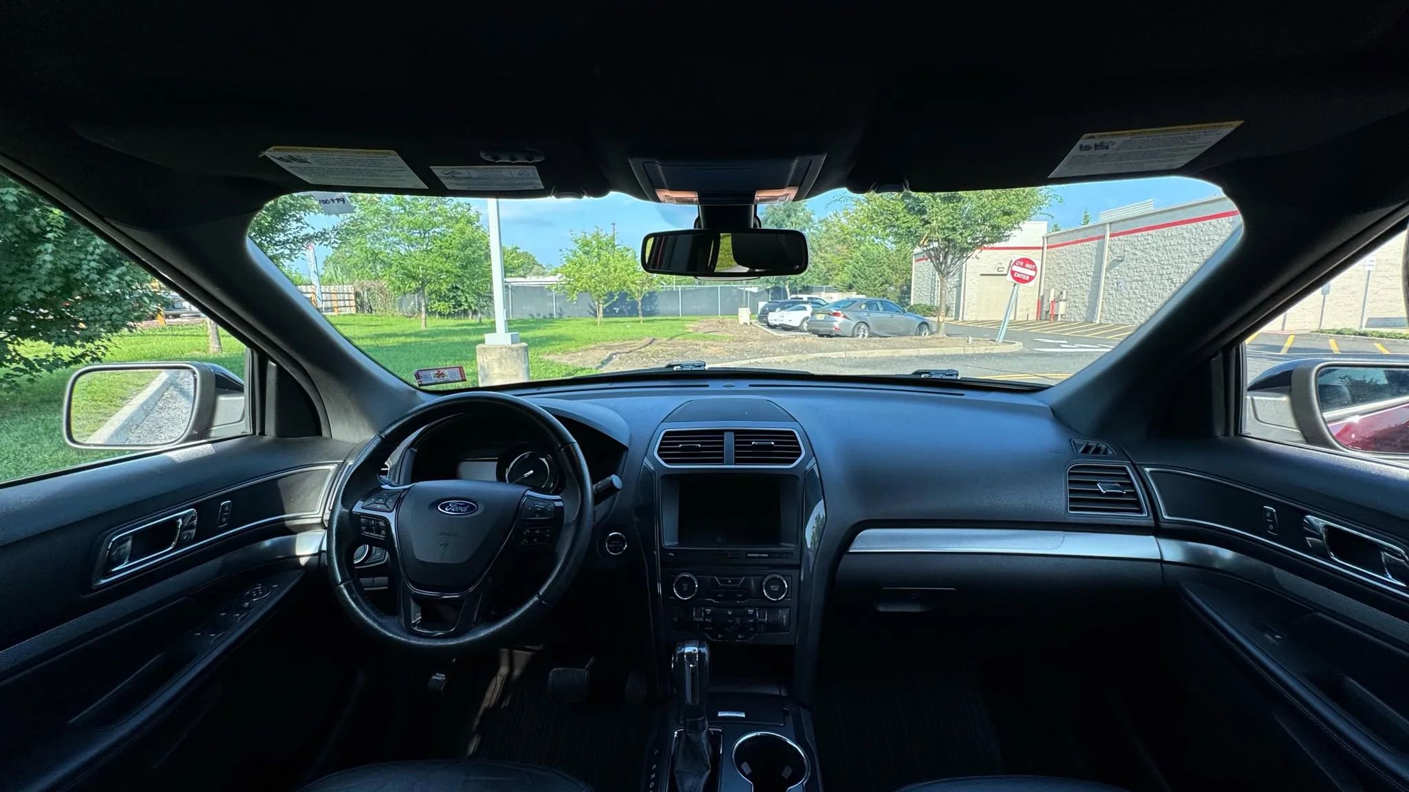 Used 2018 Ford Explorer XLT w/ Equipment Group 202A image 29