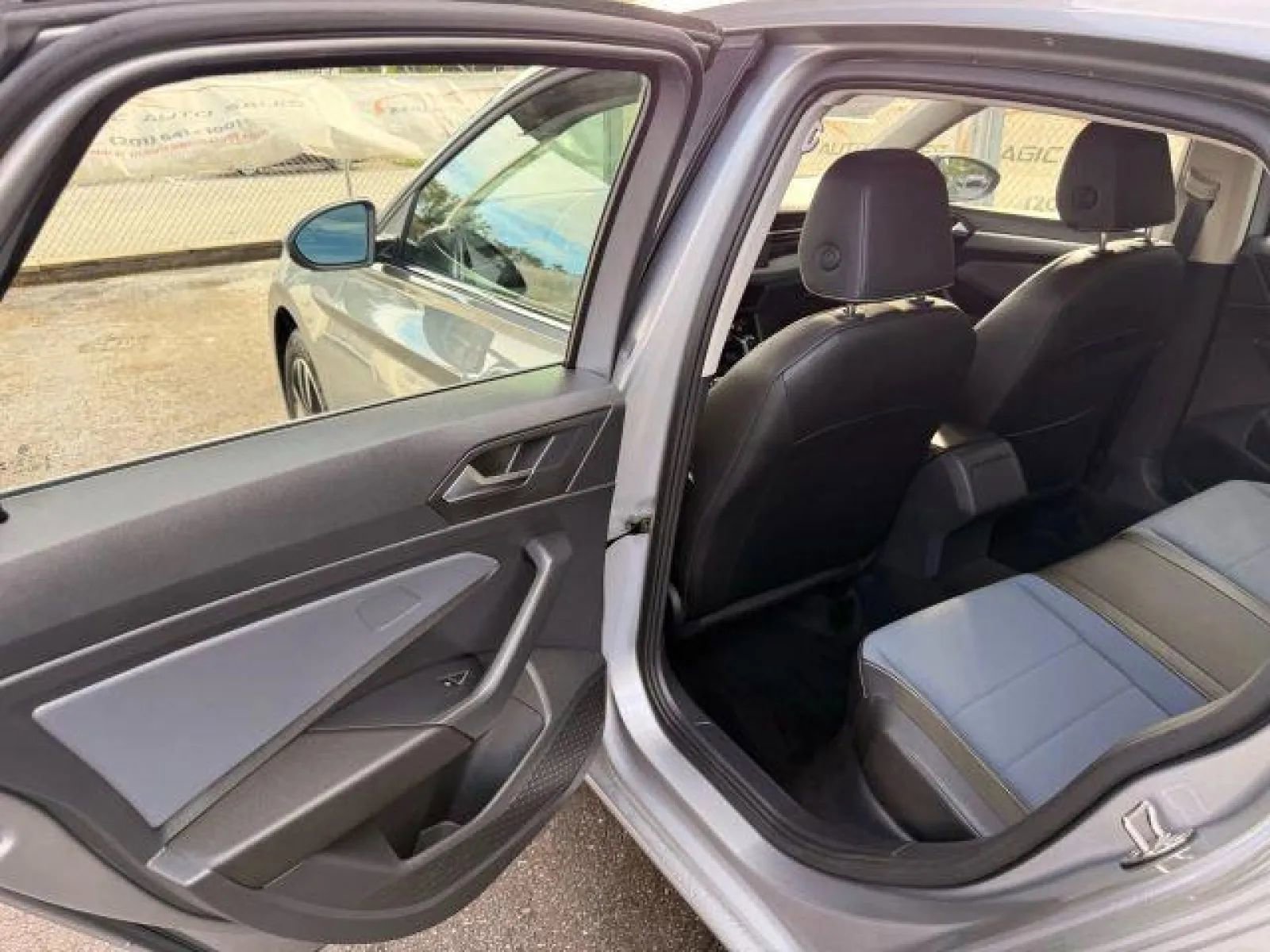 Used 2025 Volkswagen Jetta SE image 15