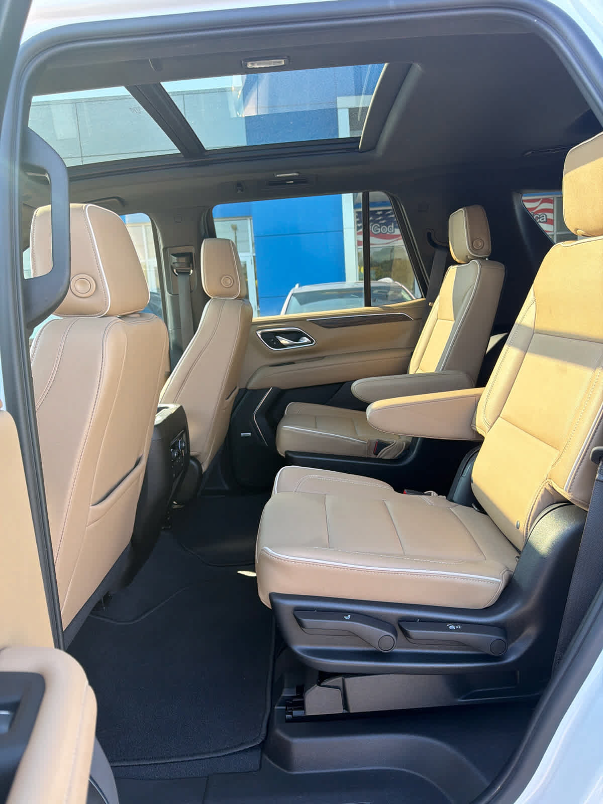 Used 2023 Chevrolet Tahoe Premier w/ Premium Package 2 AWD/4WD image 13