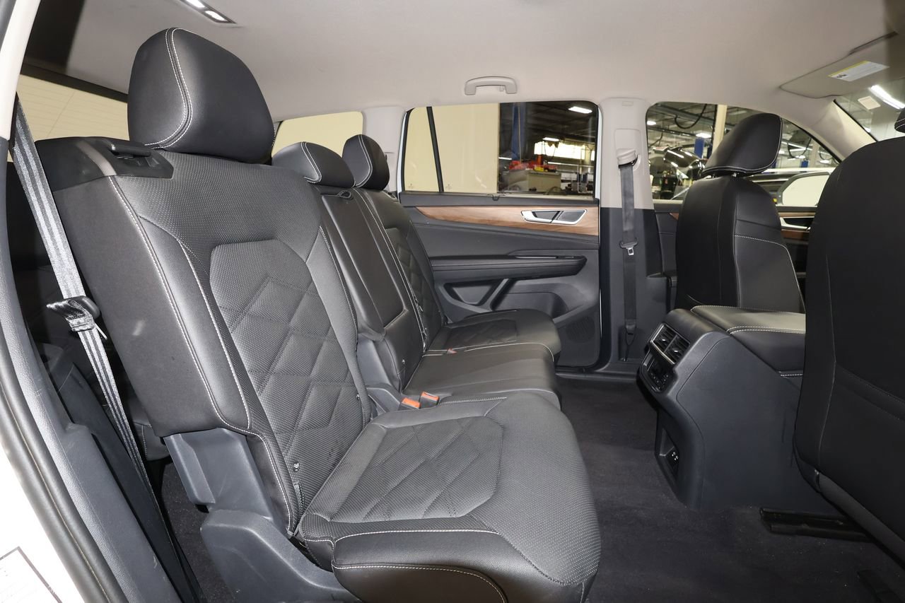 Used 2025 Volkswagen Atlas SE FWD image 26