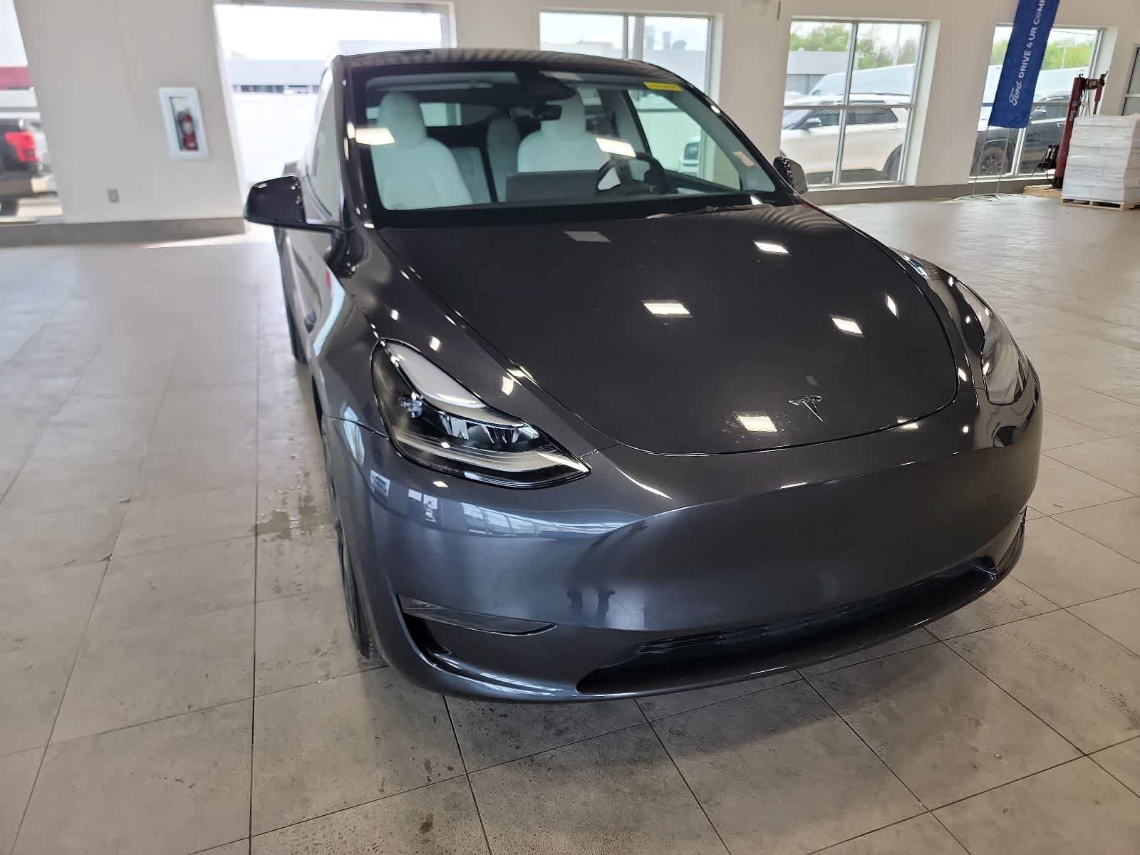 Used 2025 Tesla Model Y Long Range AWD/4WD image 4