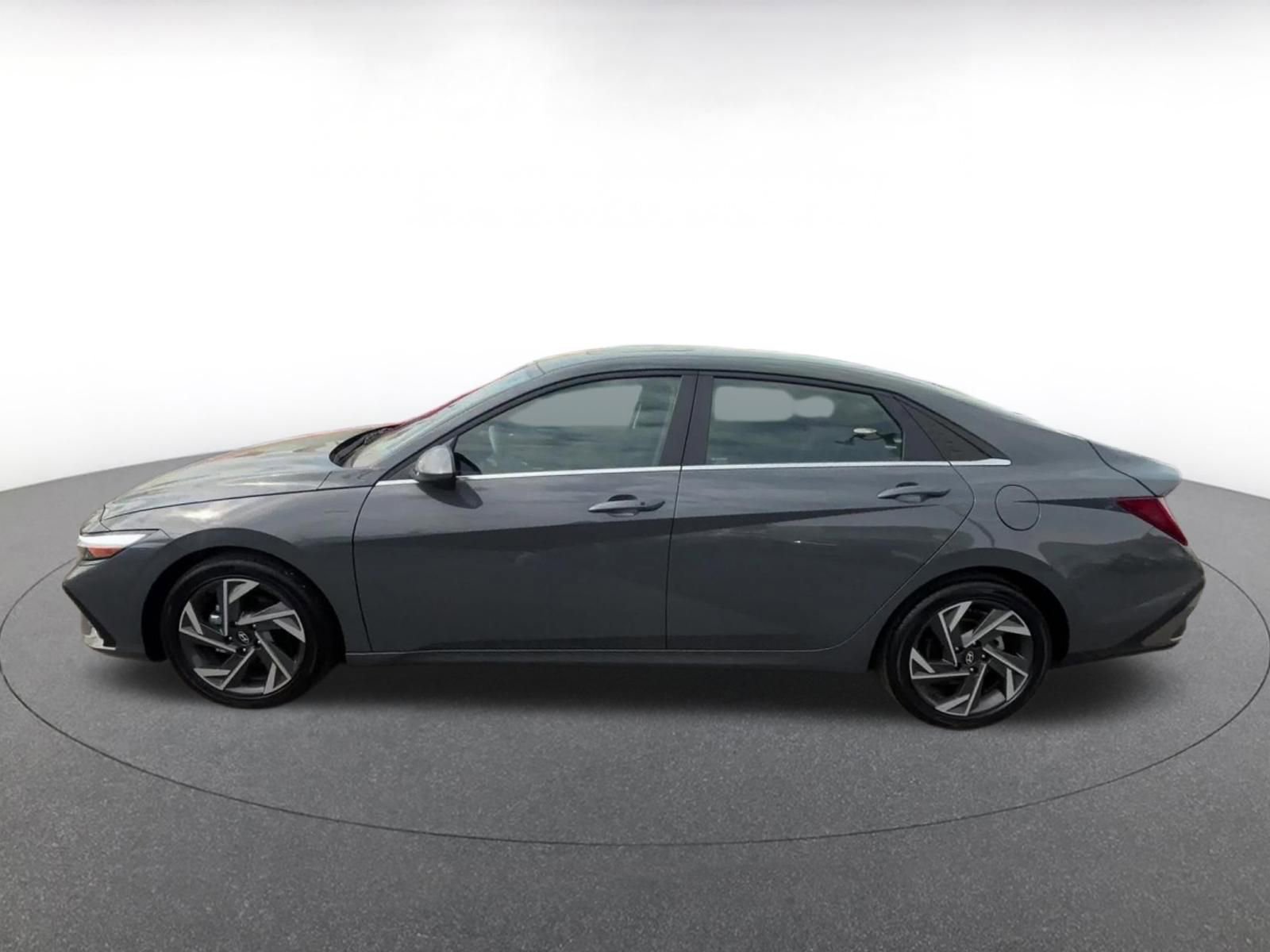 Used 2025 Hyundai Elantra SEL FWD image 8