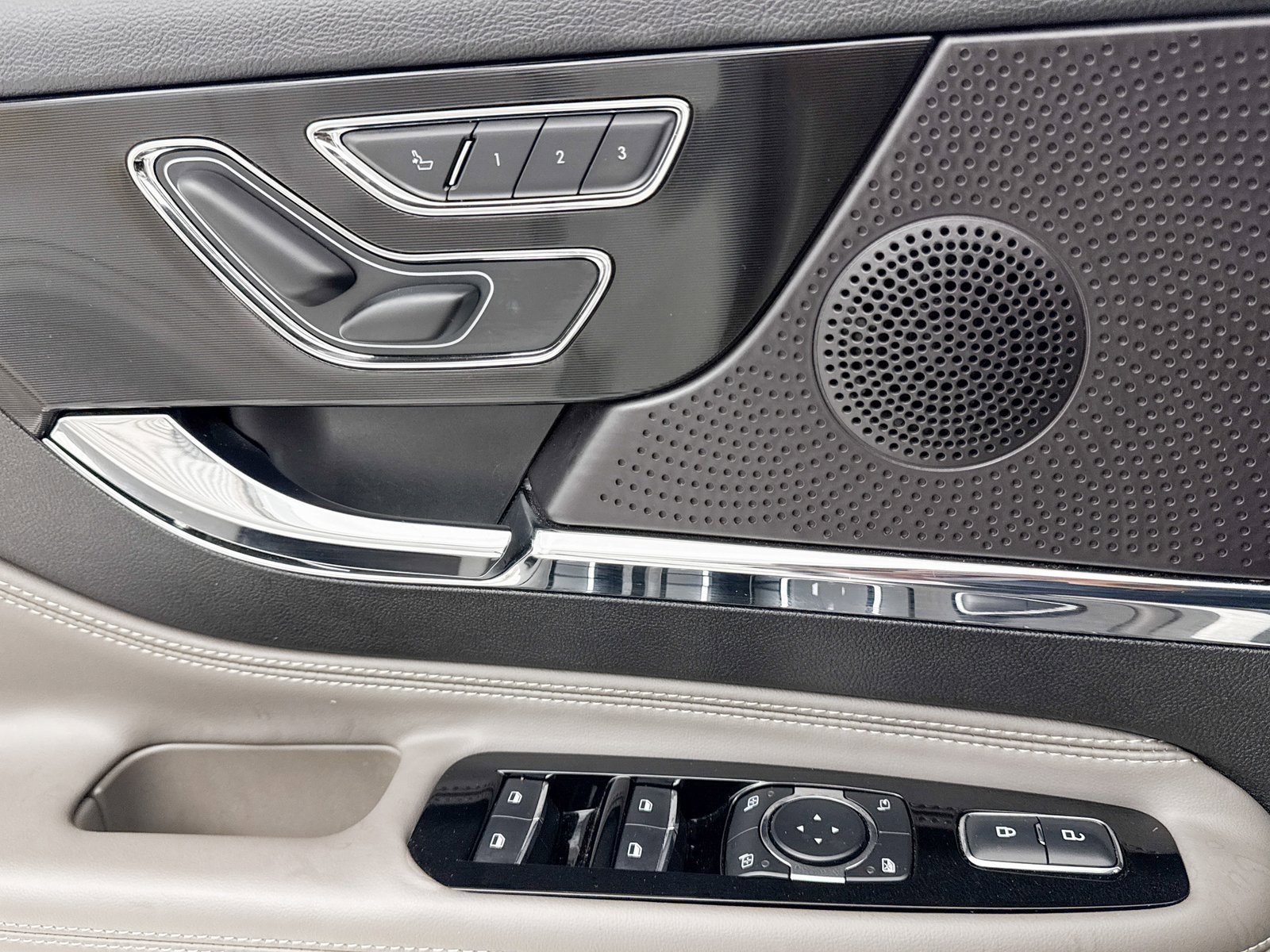 Used 2024 Lincoln Corsair FWD image 32