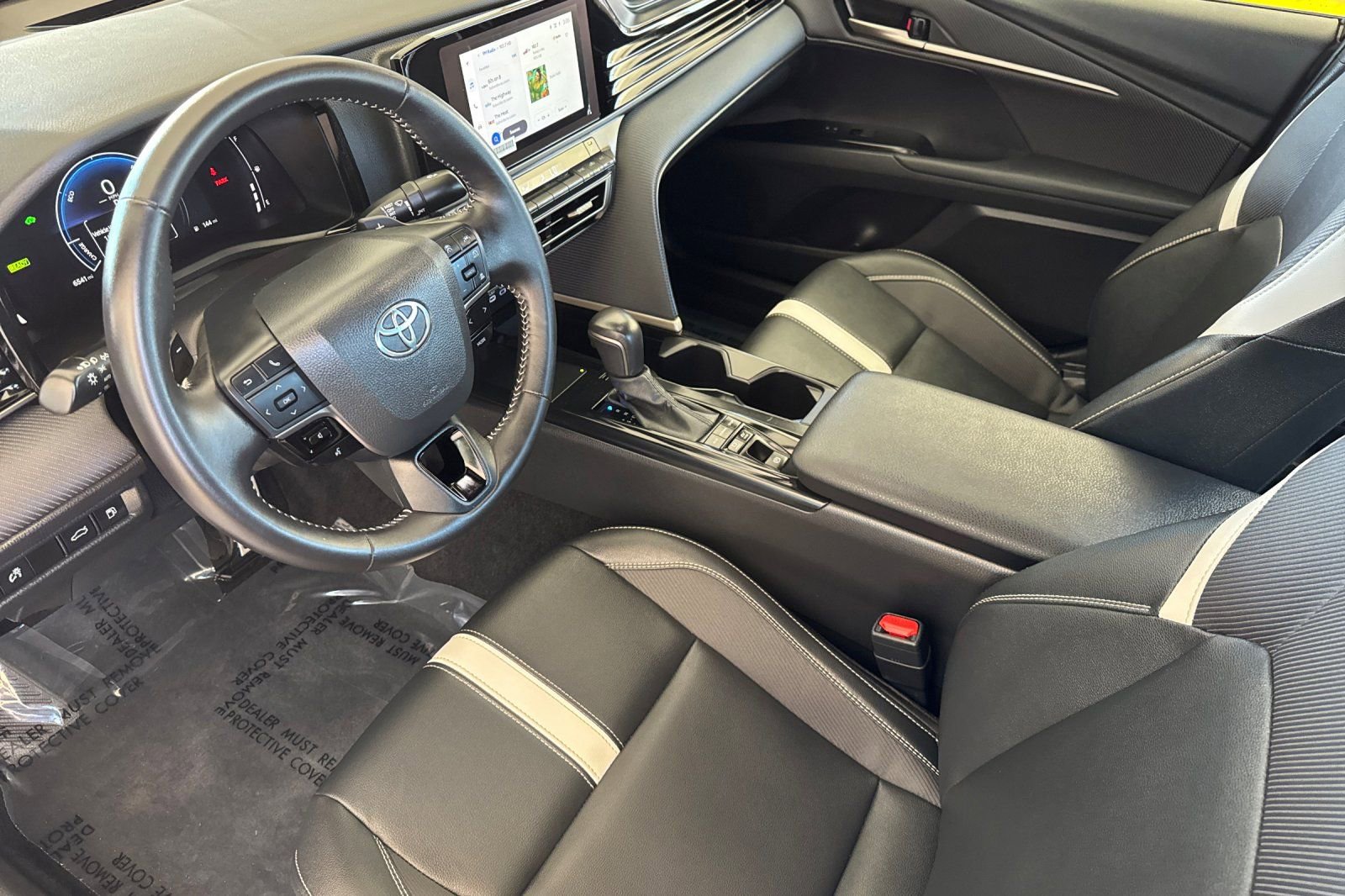 Used 2025 Toyota Camry SE w/ Convenience Package FWD image 10