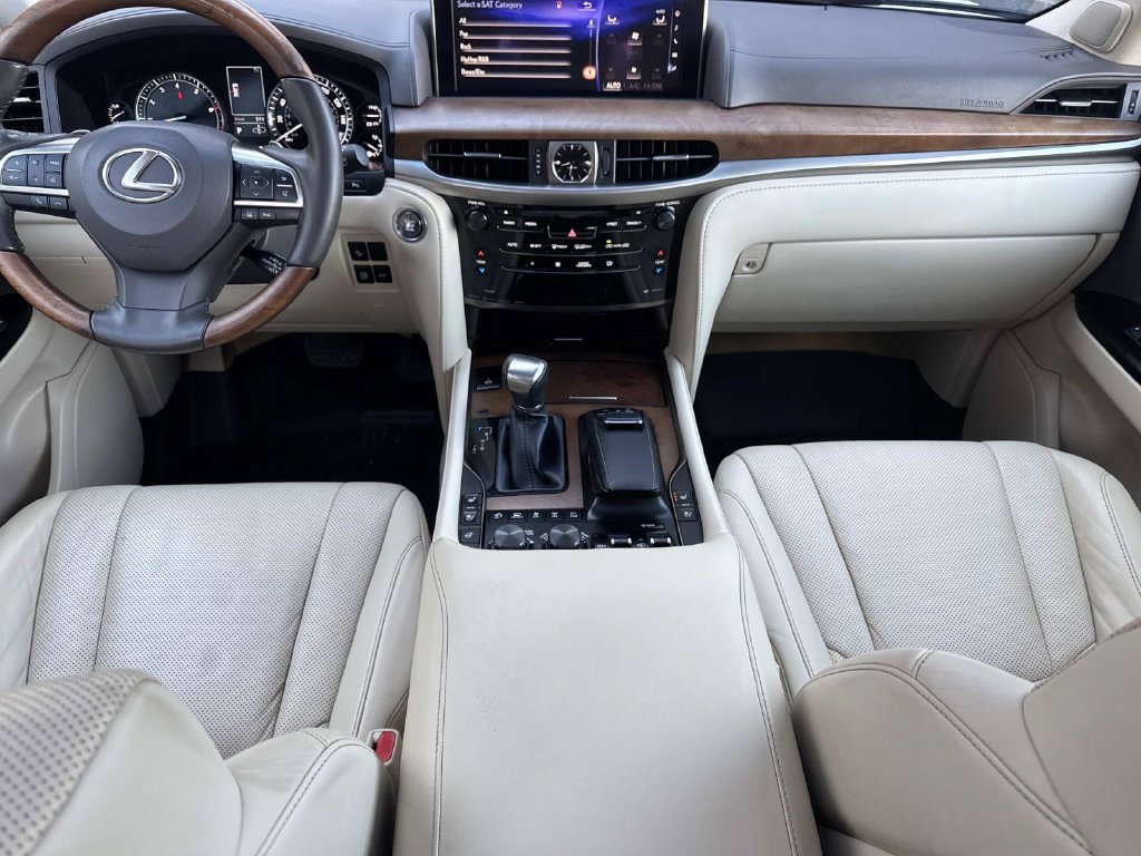 Used 2021 Lexus LX 570 4WD w/ Luxury Package image 17