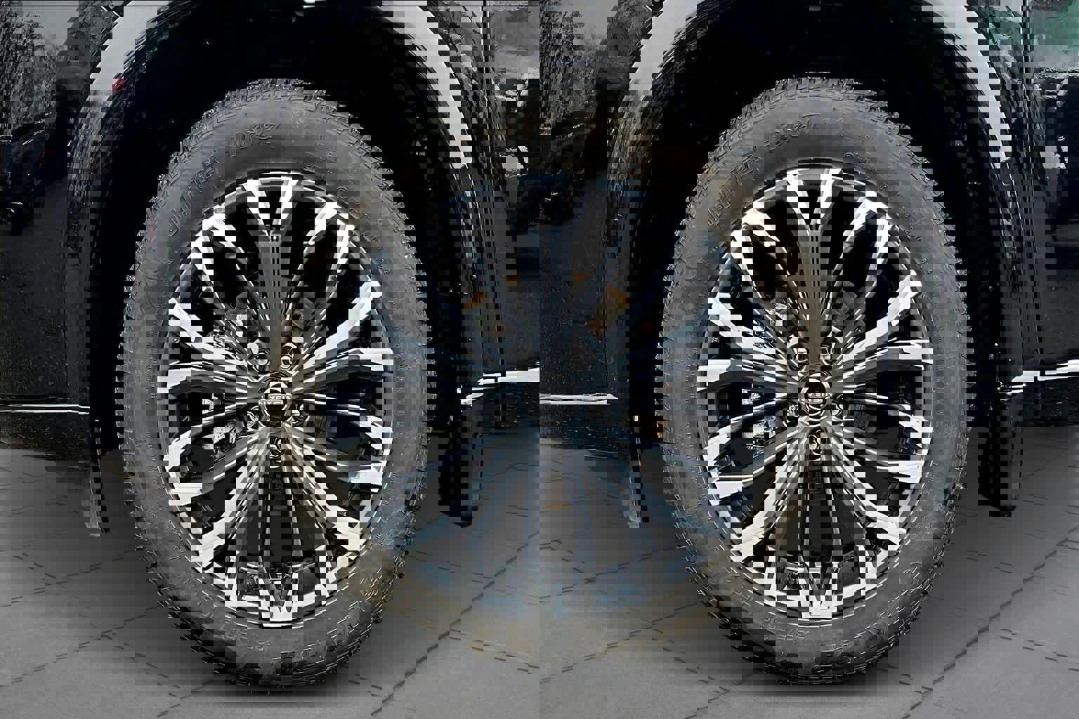 Used 2025 Nissan Rogue Platinum w/ Platinum Premium Package AWD/4WD image 11